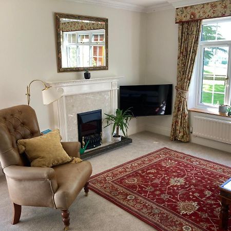 Exclusive 2 Bedroom Apartment With Summer House And Hot Tub Daventry Exterior photo