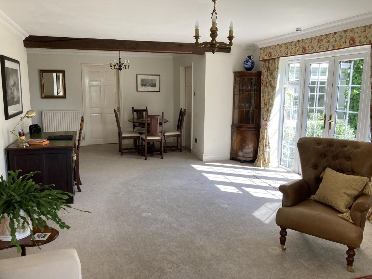 Exclusive 2 Bedroom Apartment With Summer House And Hot Tub Daventry Exterior photo