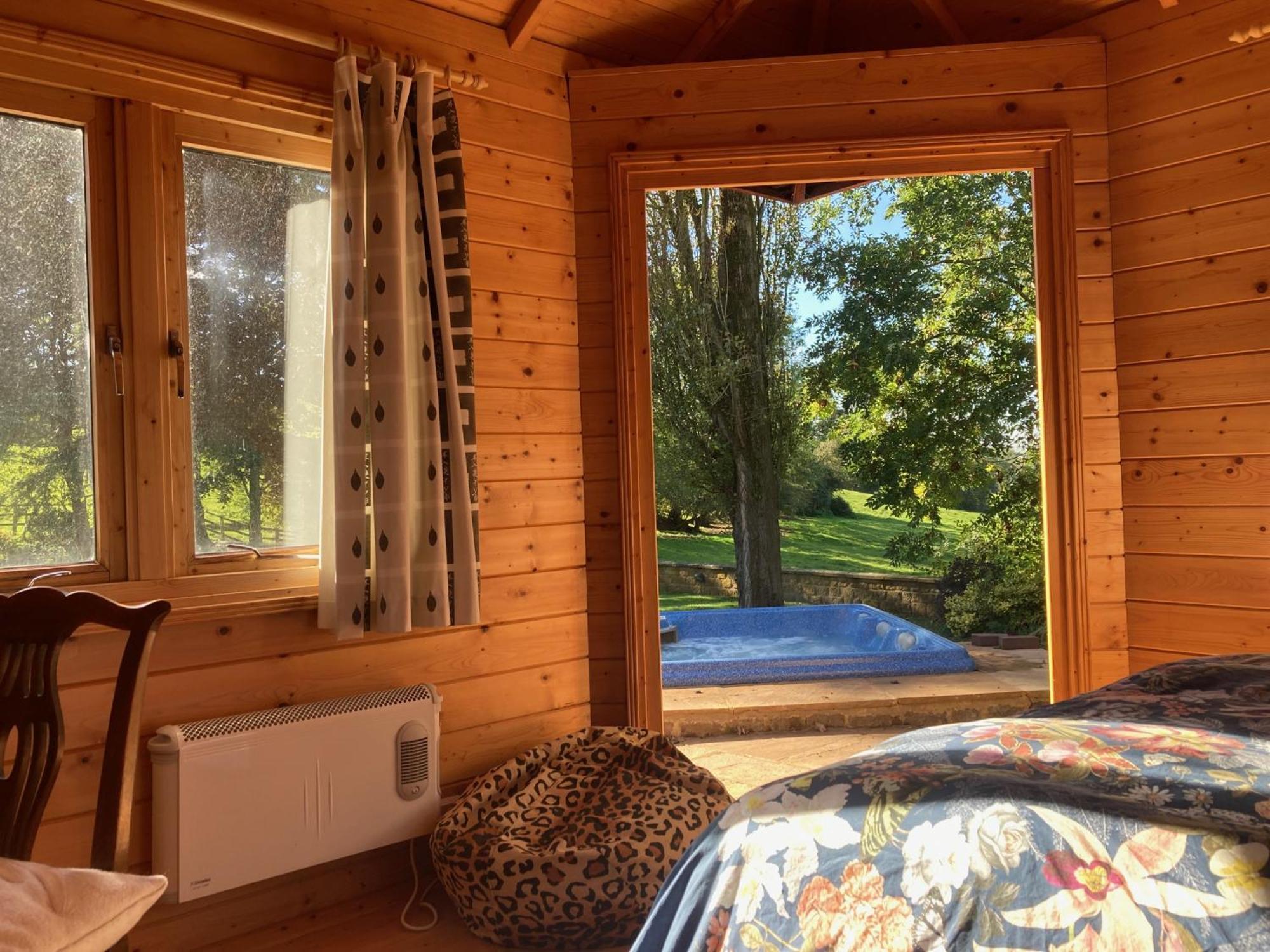 Exclusive 2 Bedroom Apartment With Summer House And Hot Tub Daventry Exterior photo
